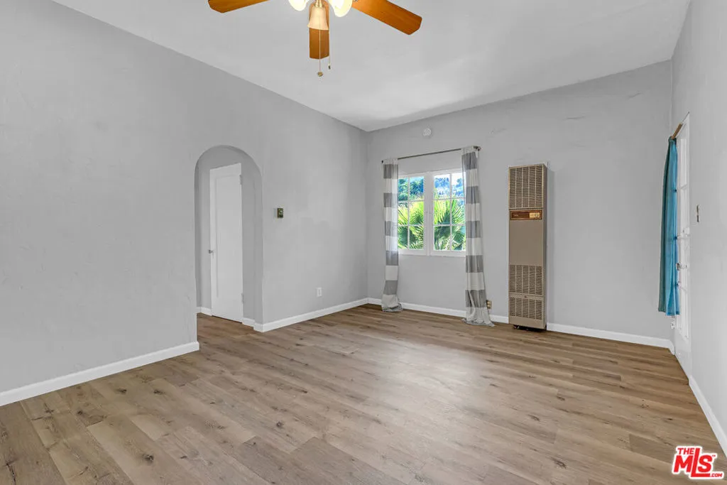 3141 E La Suvida Drive, Los Angeles, California 90068 home-pic-23